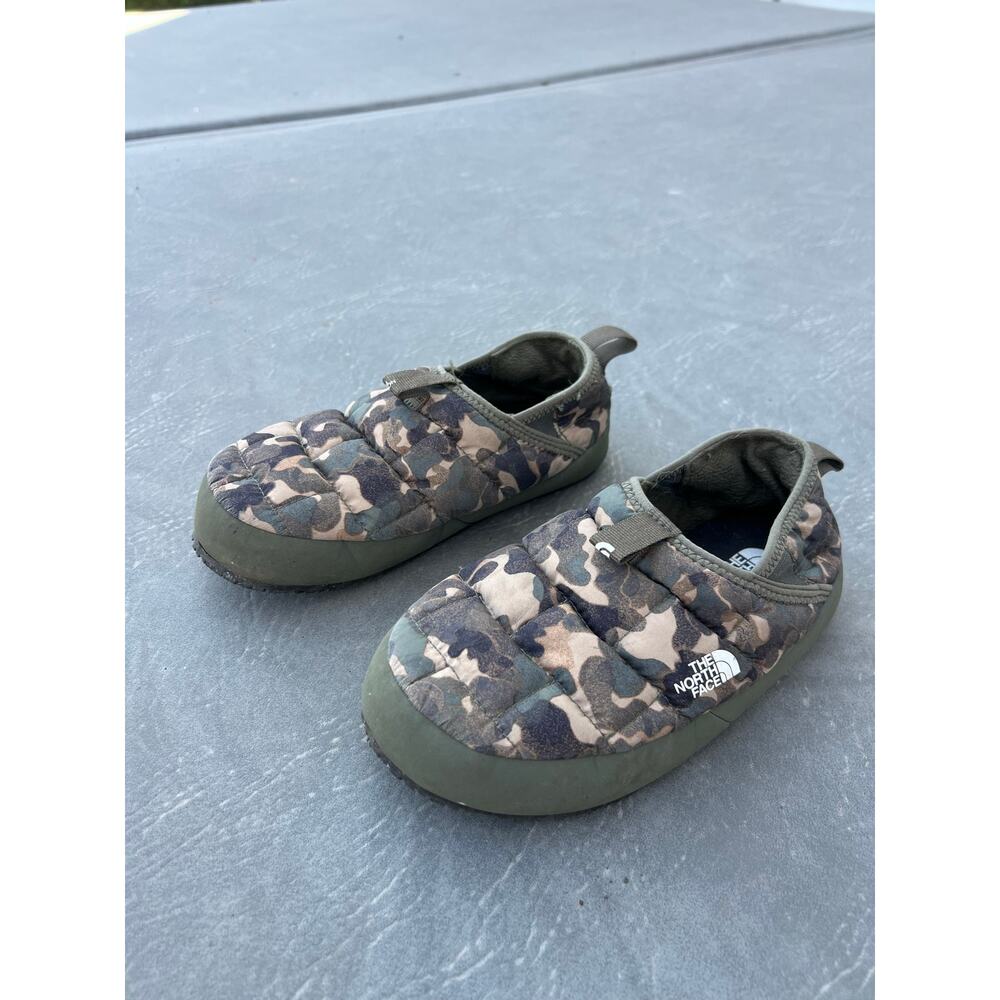 The North Face kids 3 thermoball traction mule ii camo print puffy slipper shoes